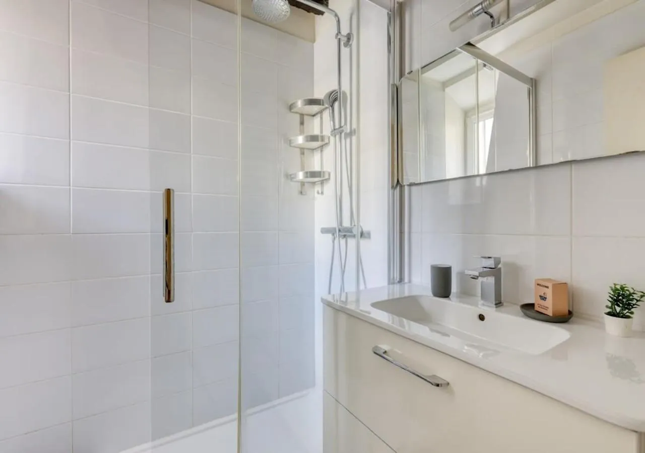 Typical & Charming Flat Near St Germain - Mid-Term Apartment Paris