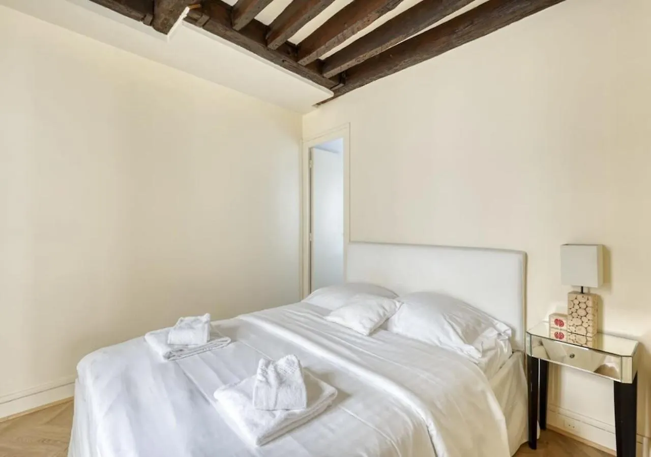 パリTypical & Charming Flat Near St Germain - Mid-Termアパートメント アパート