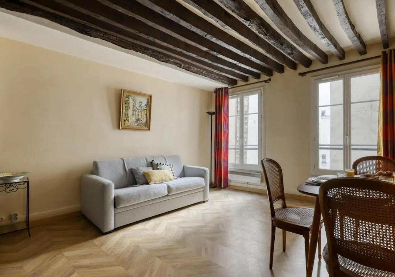 パリTypical & Charming Flat Near St Germain - Mid-Termアパートメント